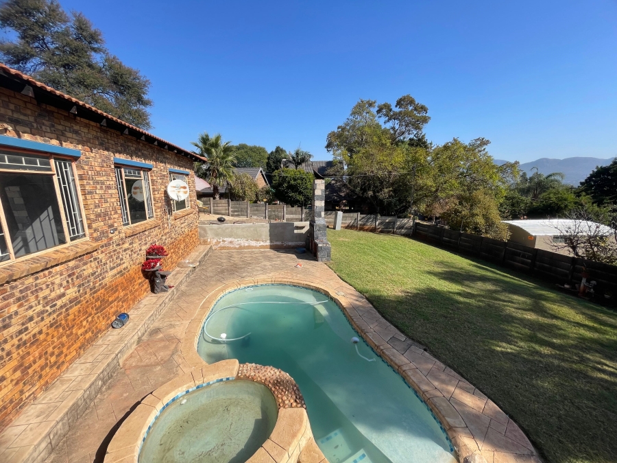6 Bedroom Property for Sale in Ifafi North West